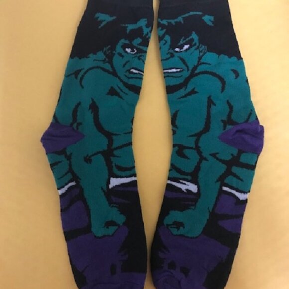 PAIR OF INCREDIBLE HULK SOCKS UNISEX SIZE 6-12 BNWOT - Picture 1 of 1